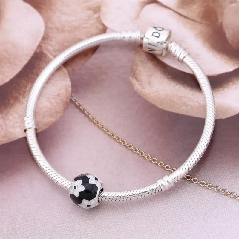 (bild till) Pandora Berlock Svartvit Blomma - 791398Enmx - View 2