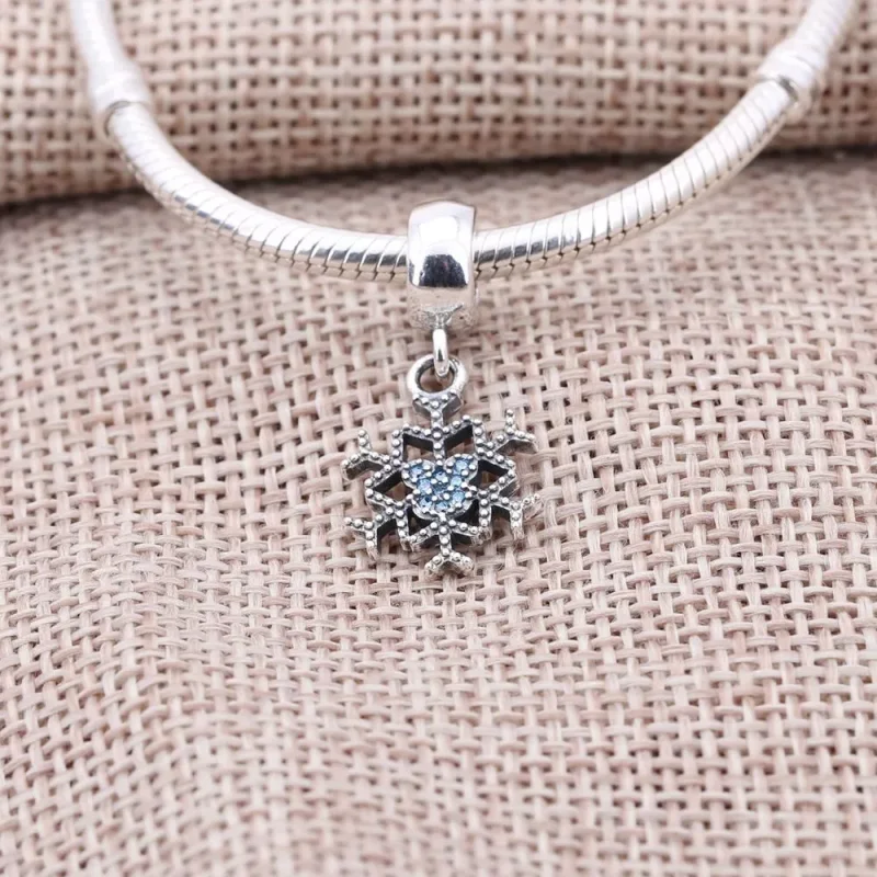 (bild till) Pandora Hängberlock Disney, Mickeys Gnistrande Snöflinga - 791467Cfl - View 2