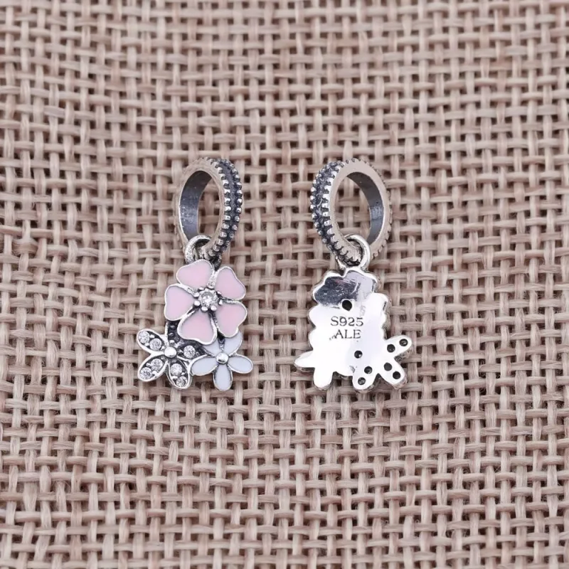 (bild till) Pandora Hängberlock Poetiska Blommor - 791824Enmx - View 3