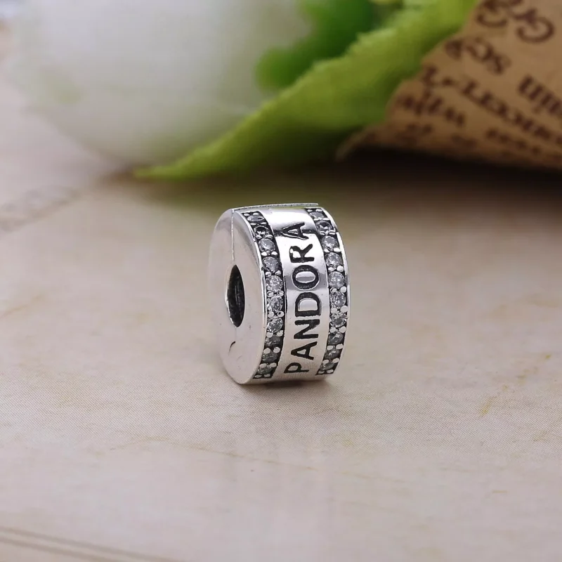 (bild till) PANDORA Logo Clip Berlock 792056CZ - View 2