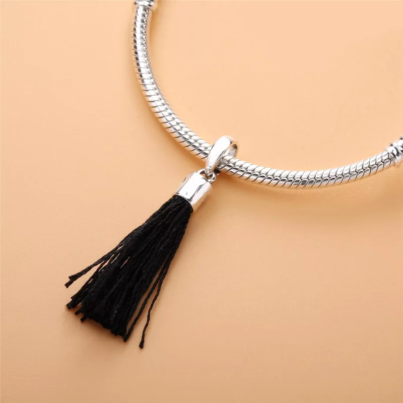 (bild till) Pandora Mellanled Svart Tyg Tofs - 797212Cbk - View 4