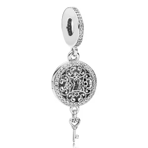 (bild till) PANDORA Regal Love Key Hängberlock 797660CZ