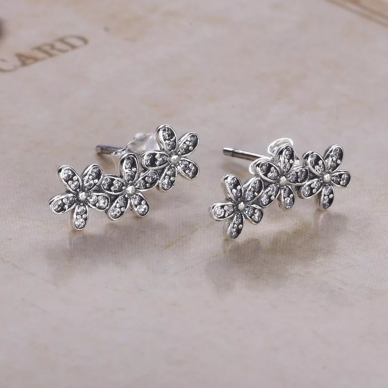 (bild till) PANDORA Dazzling Daisy Clusters Stiftörhängen 290744CZ - View 2