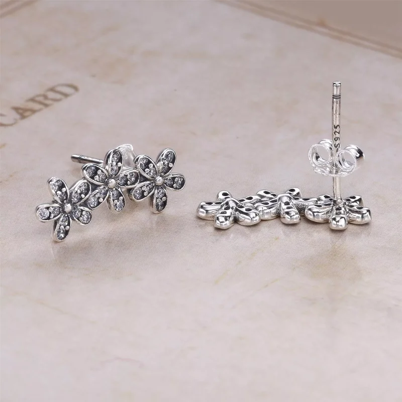 (bild till) PANDORA Dazzling Daisy Clusters Stiftörhängen 290744CZ - View 3