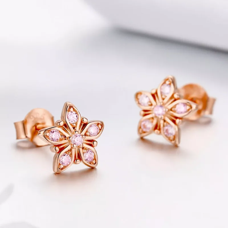 (bild till) Pandora Stil Stiftörhängen Rosa Tusensköna 14 Karat Roséguld - Bse034 - View 4