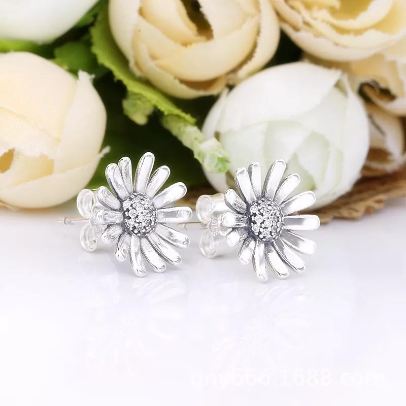 (bild till) Pandora Stiftörhängen Pavé Daisy Blomma - 298812C01 - View 3