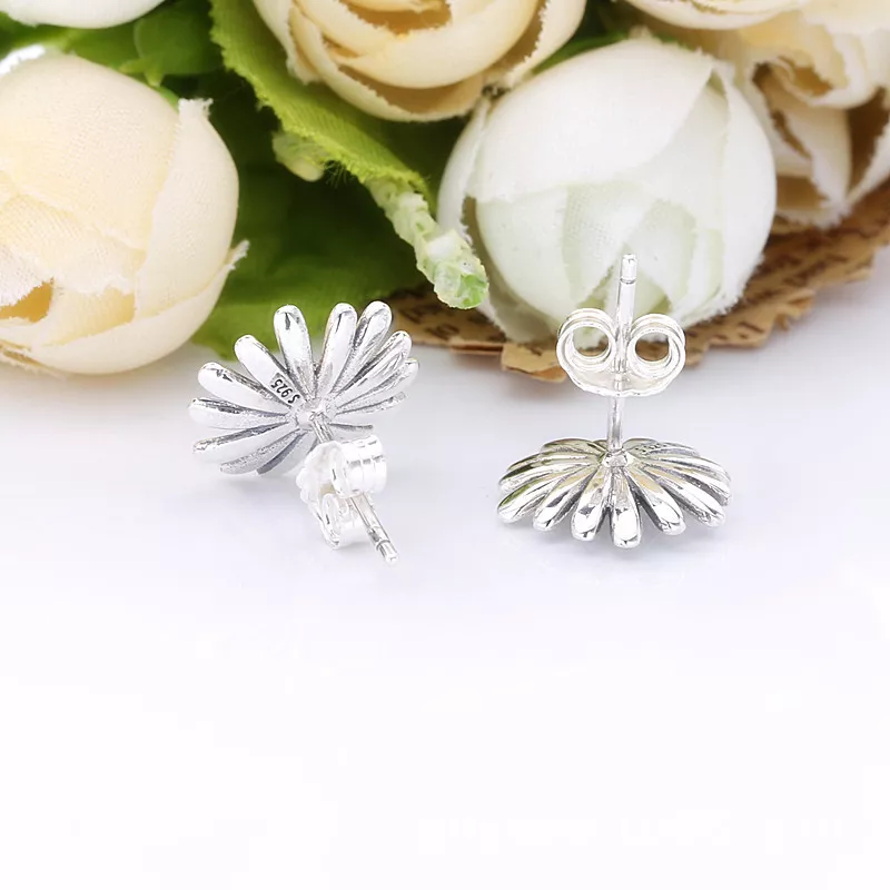 (bild till) Pandora Stiftörhängen Pavé Daisy Blomma - 298812C01 - View 4